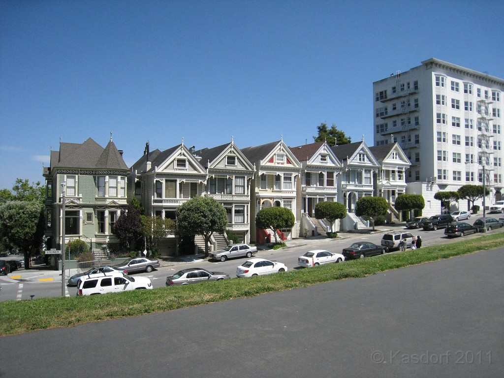 2011 Bay 2 Breakers Friday 0115.JPG - I was able to participate in the 100th annual running of the Bay to Breakers 12K race in San Francisco California. A weekend for sightseeing and racing.